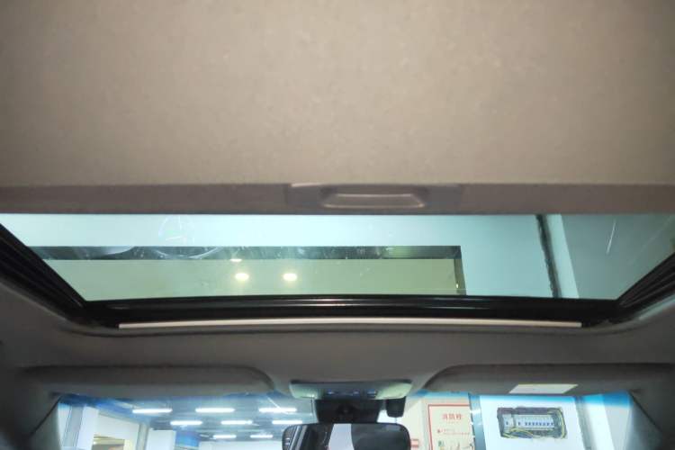 Used Toyota Avalon 2019 Dual-Engine 2.5L Luxury Edition China VI Standard Headliner