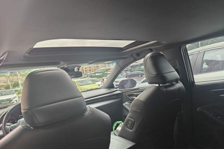 Used Toyota Avalon 2019 2.0L Luxury Edition China VI Standard Headliner