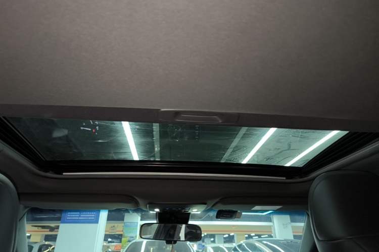 Used Toyota Avalon 2019 2.0L Luxury Edition China VI Standard Headliner