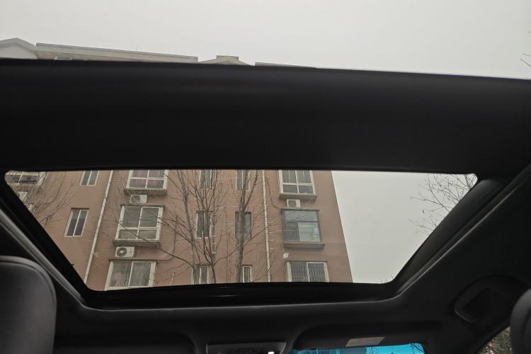 Used Toyota Avalon 2019 Dual-Engine 2.5L XLE Prestige Version China VI Standard Headliner