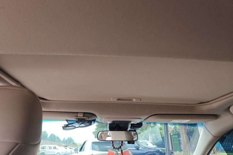Used Toyota Avalon 2019 2.0L XLE Premium Edition China VI Headliner