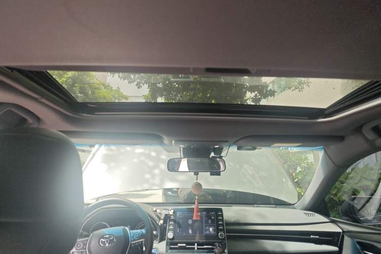 Used Toyota Avalon 2019 Dual-Engine 2.5L Luxury Edition China VI Standard Headliner