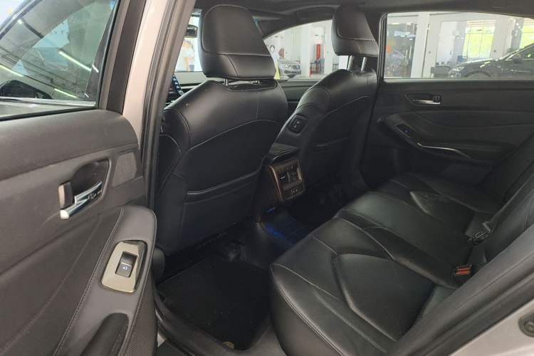 Used Toyota Avalon 2019 2.0L Luxury Edition China VI Standard Interior 1
