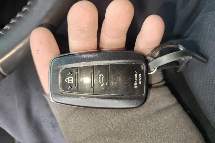 Used Toyota Avalon 2019 Dual-Engine 2.5L XLE Prestige Version China VI Standard Interior 1