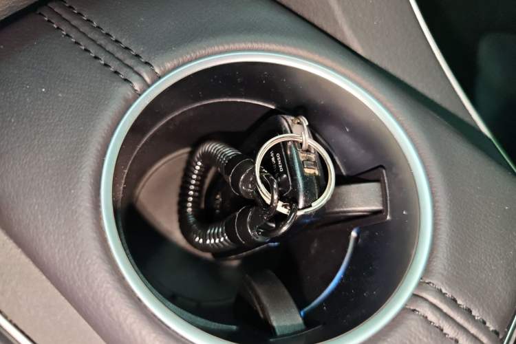 Used Toyota Avalon 2019 Dual-Engine 2.5L XLE Prestige Version China VI Standard Interior 1