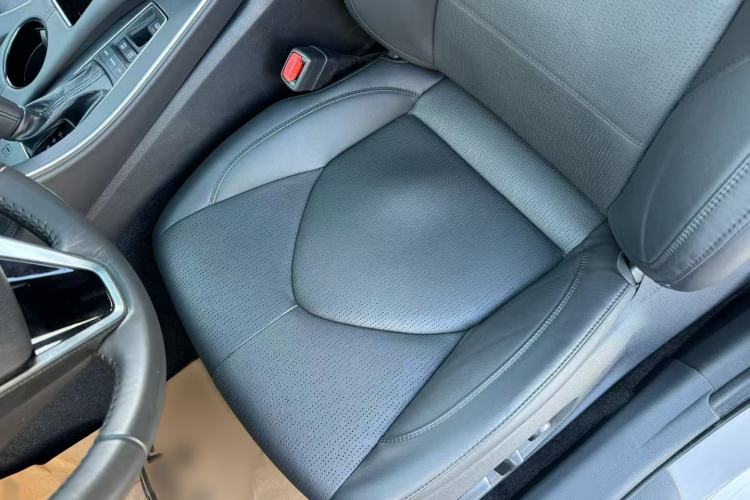Used Toyota Avalon 2019 Dual-Engine 2.5L Luxury Edition China VI Standard Interior 11