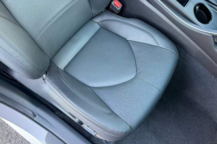 Used Toyota Avalon 2019 Dual-Engine 2.5L Luxury Edition China VI Standard Interior 12