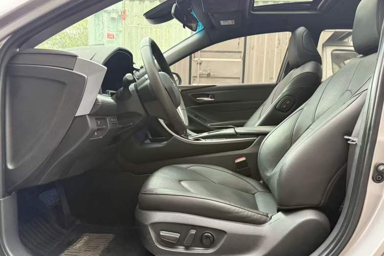 Used Toyota Avalon 2019 2.0L Luxury Edition China VI Standard Interior 2