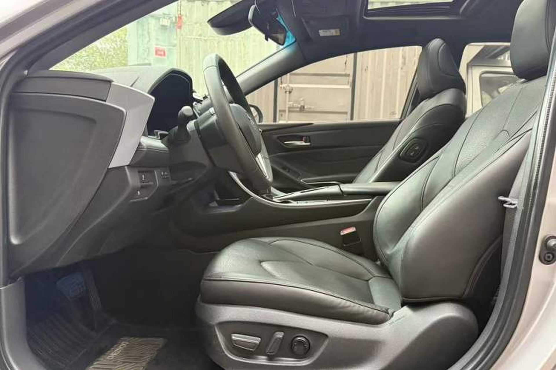 Used Toyota Avalon 2019 2.0L Luxury Edition China VI Standard Interior 2