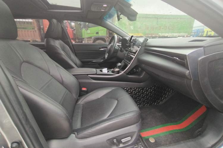 Used Toyota Avalon 2019 Dual-Engine 2.5L Luxury Edition China VI Standard Interior 2
