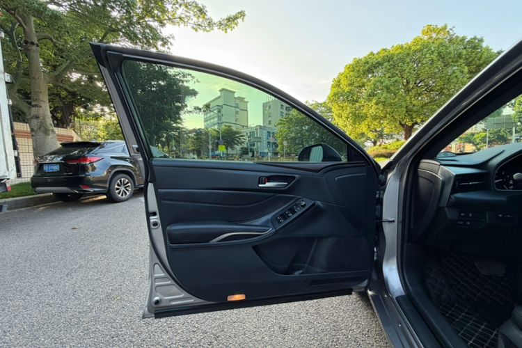Used Toyota Avalon 2019 2.0L Luxury Edition China VI Standard Interior 3
