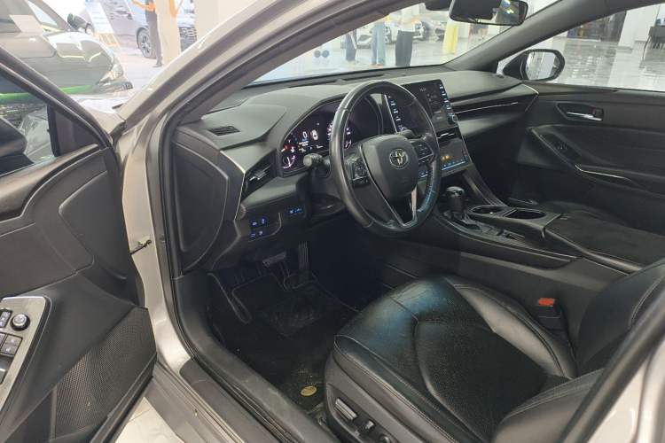 Used Toyota Avalon 2019 2.0L Luxury Edition China VI Standard Interior 3
