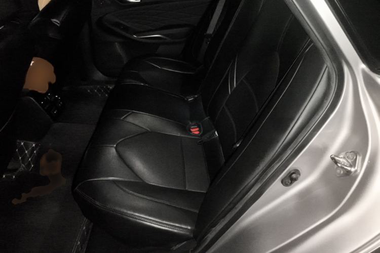 Used Toyota Avalon 2019 Dual-Engine 2.5L XLE Prestige Version China VI Standard Interior 4
