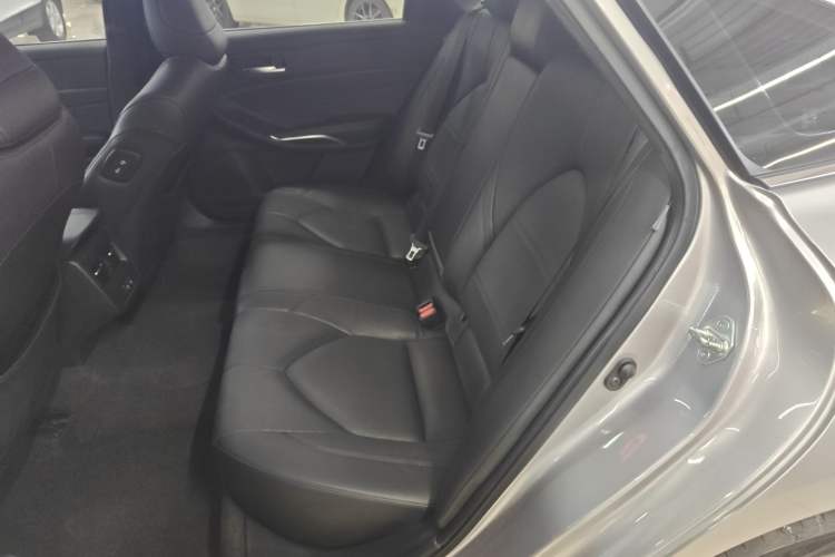 Used Toyota Avalon 2019 2.0L Luxury Edition China VI Standard Interior 4