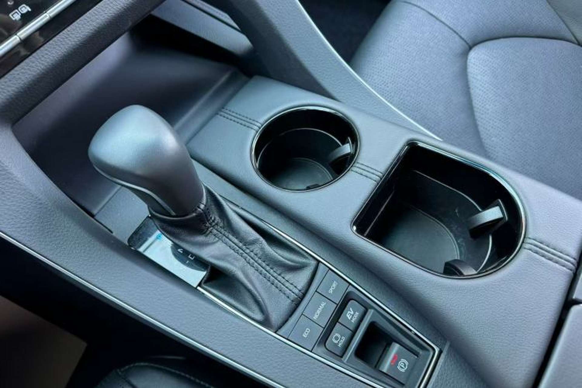 Used Toyota Avalon 2019 Dual-Engine 2.5L Luxury Edition China VI Standard Interior 4