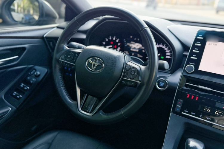 Used Toyota Avalon 2019 2.0L Luxury Edition China VI Standard Interior 5