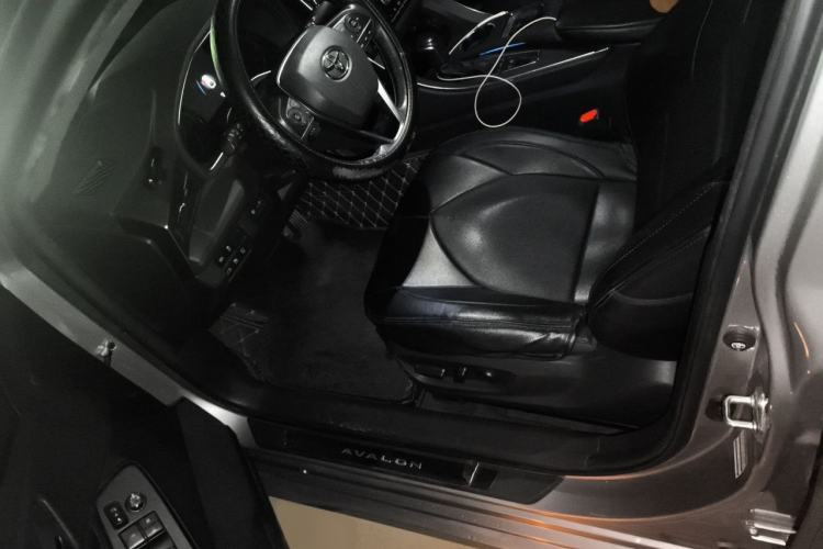 Used Toyota Avalon 2019 Dual-Engine 2.5L XLE Prestige Version China VI Standard Left Front Seat