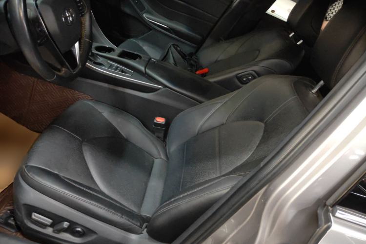 Used Toyota Avalon 2019 Dual-Engine 2.5L Luxury Edition China VI Standard Left Front Seat