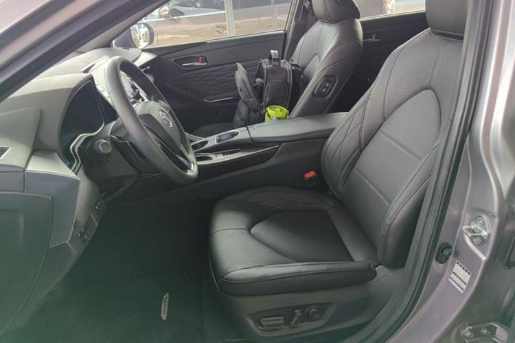 Used Toyota Avalon 2019 2.5L Touring Premium Version China VI Standard Left Front Seat