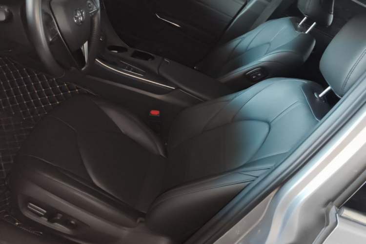 Used Toyota Avalon 2019 Dual-Engine 2.5L Luxury Edition China VI Standard Left Front Seat