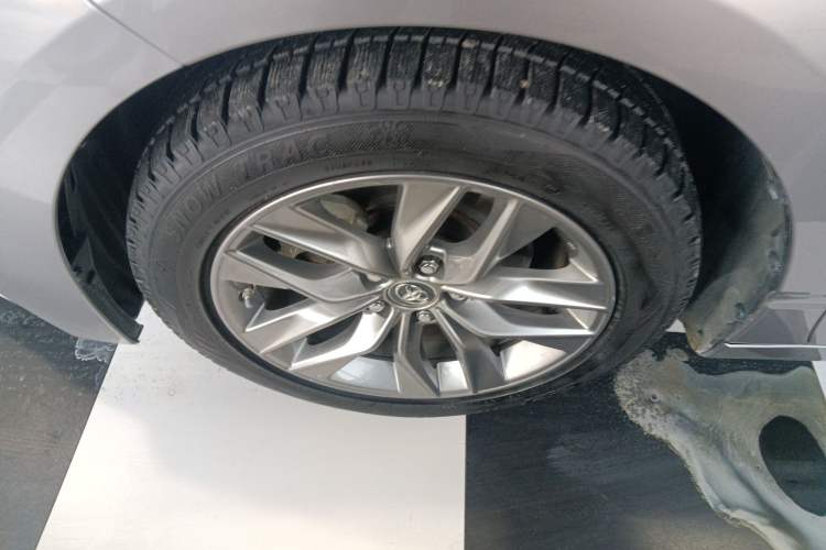 Used Toyota Avalon 2019 2.0L Ambition Edition China VI Left Front Wheel Hub