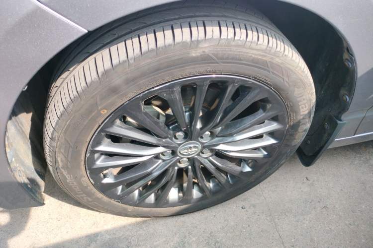Used Toyota Avalon 2019 2.0L XLE Premium Edition China VI Left Front Wheel Hub
