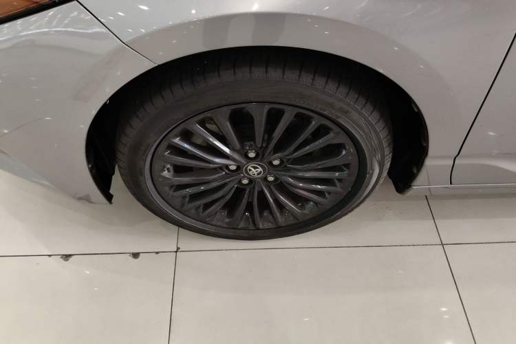 Used Toyota Avalon 2019 2.5L Touring Premium Version China VI Standard Left Front Wheel Hub