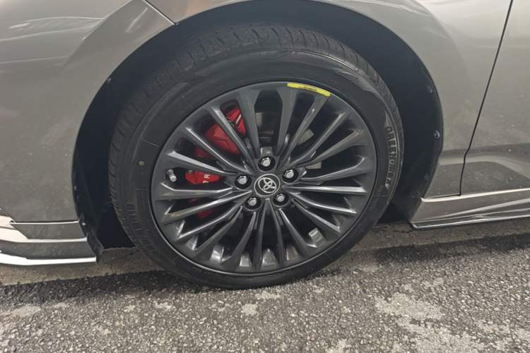 Used Toyota Avalon 2019 2.5L Touring Premium Version China VI Standard Left Front Wheel Hub