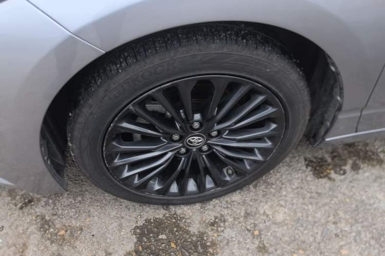Used Toyota Avalon 2019 2.5L Touring Premium Version China VI Standard Left Front Wheel Hub