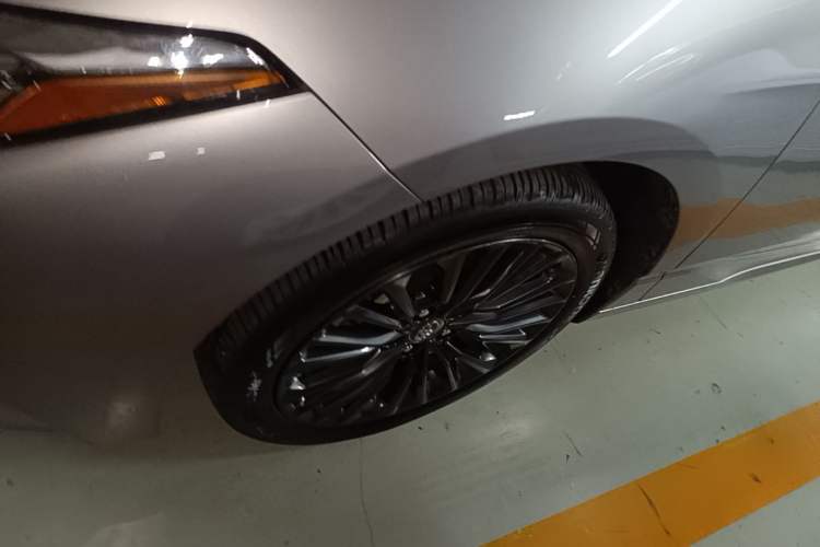 Used Toyota Avalon 2019 2.0L XLE Premium Edition China VI Left Front Wheel Hub