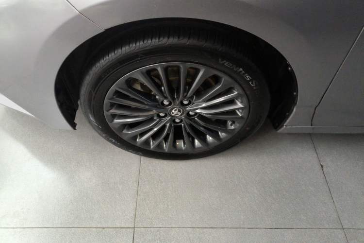 Used Toyota Avalon 2019 2.0L XLE Premium Edition China VI Left Front Wheel Hub