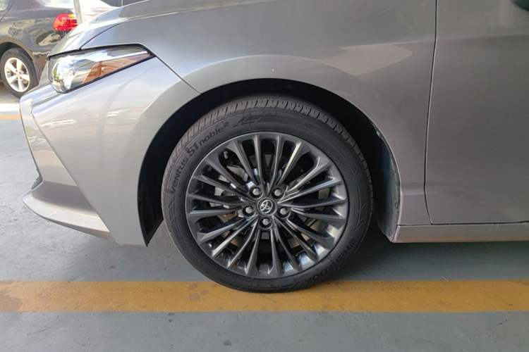 Used Toyota Avalon 2019 2.5L Touring Premium Version China VI Standard Left Front Wheel Hub