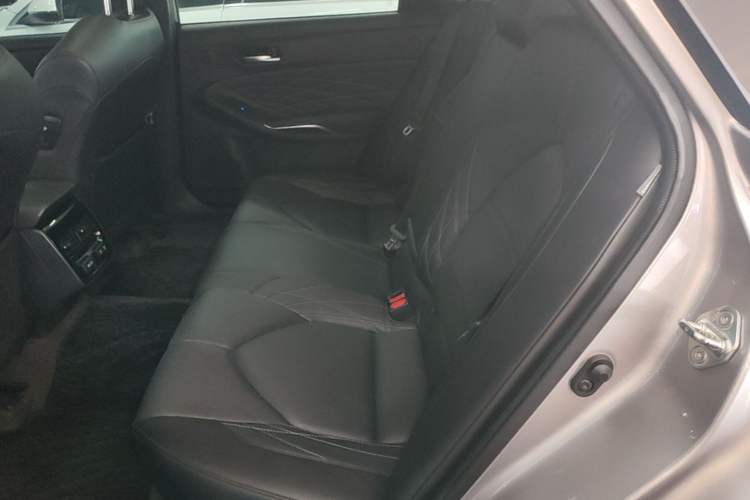 Used Toyota Avalon 2019 2.5L Touring Premium Version China VI Standard Left Rear Seat