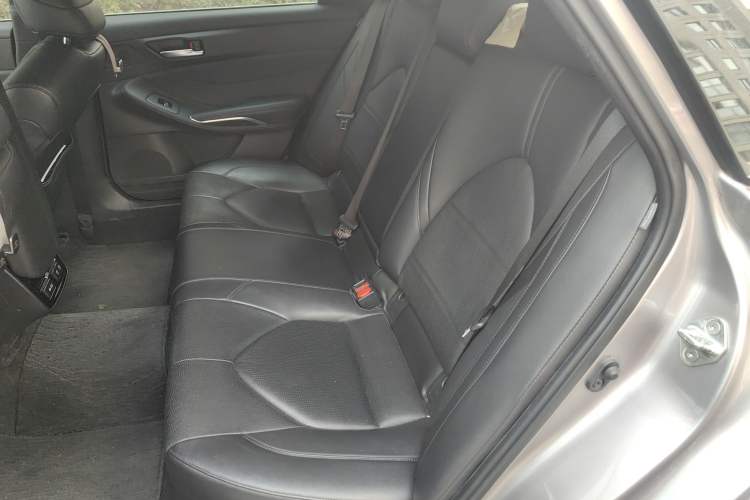 Used Toyota Avalon 2019 2.0L XLE Premium Edition China VI Left Rear Seat