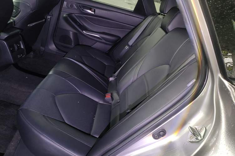 Used Toyota Avalon 2019 2.0L Luxury Edition China VI Standard Left Rear Seat