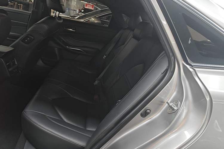 Used Toyota Avalon 2019 2.0L Luxury Edition China VI Standard Left Rear Seat