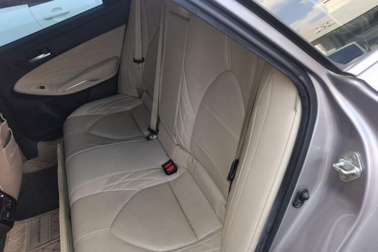 Used Toyota Avalon 2019 Dual-Engine 2.5L XLE Prestige Version China VI Standard Left Rear Seat