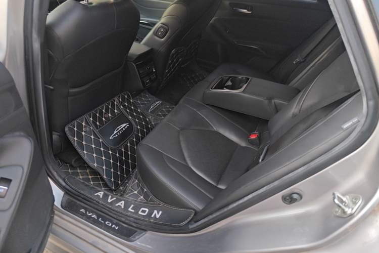 Used Toyota Avalon 2019 2.0L XLE Premium Edition China VI Left Rear Seat