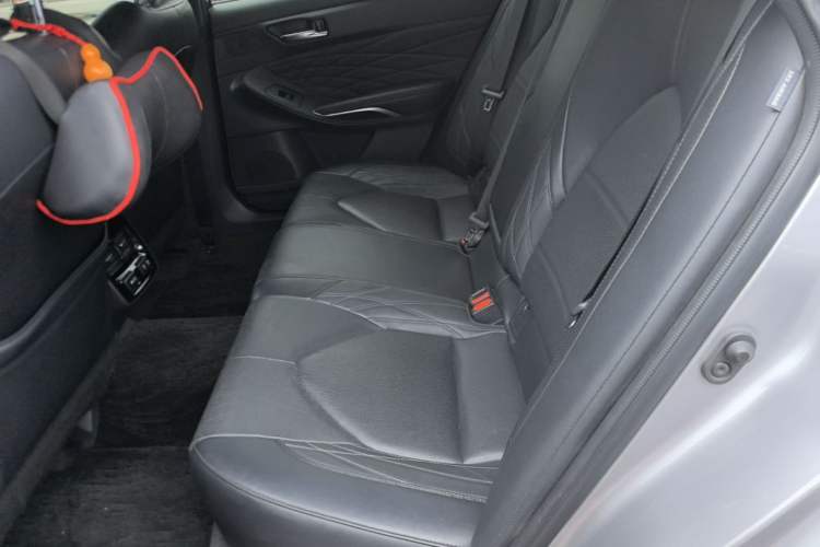 Used Toyota Avalon 2019 2.5L Touring Premium Version China VI Standard Left Rear Seat