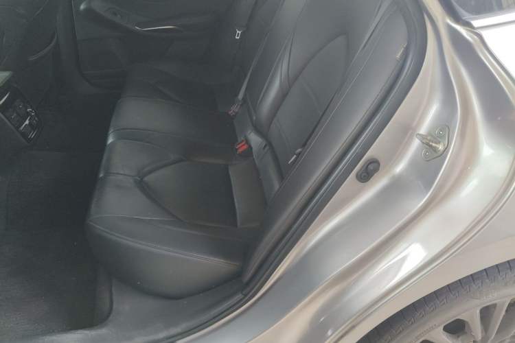 Used Toyota Avalon 2019 2.0L XLE Premium Edition China VI Left Rear Seat