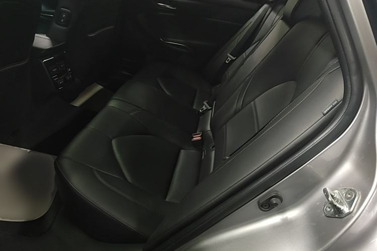 Used Toyota Avalon 2019 2.0L XLE Premium Edition China VI Left Rear Seat