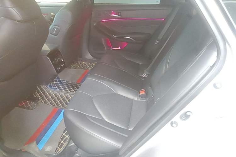 Used Toyota Avalon 2019 2.0L XLE Premium Edition China VI Left Rear Seat