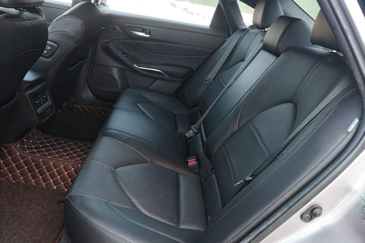 Used Toyota Avalon 2019 2.0L Luxury Edition China VI Standard Left Rear Seat