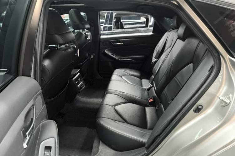 Used Toyota Avalon 2019 2.0L Luxury Edition China VI Standard Left Rear Seat