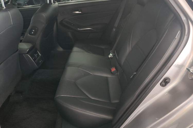 Used Toyota Avalon 2019 2.0L Luxury Edition China VI Standard Left Rear Seat