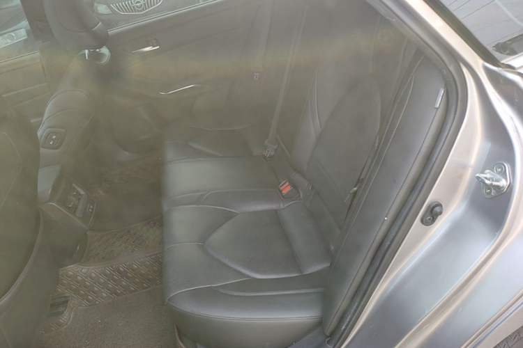 Used Toyota Avalon 2019 2.0L Luxury Edition China VI Standard Left Rear Seat