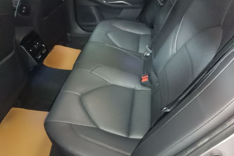 Used Toyota Avalon 2019 2.0L XLE Premium Edition China VI Left Rear Seat