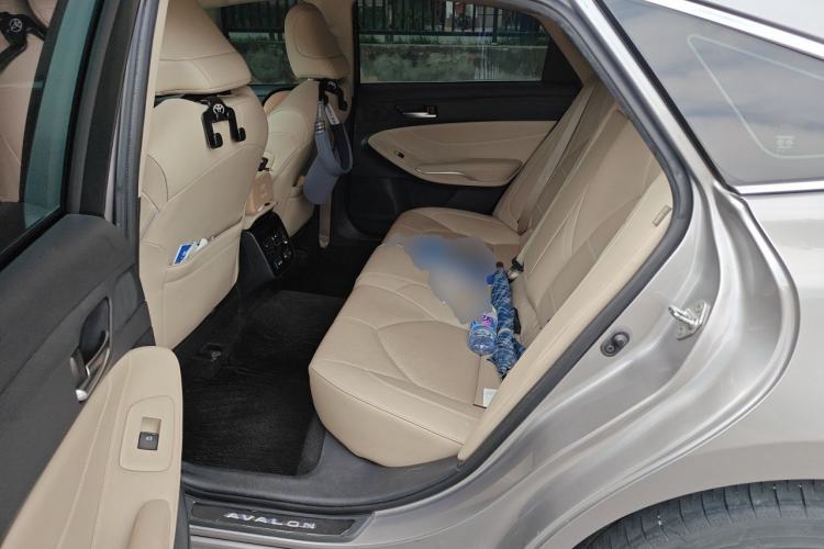 Used Toyota Avalon 2019 2.0L XLE Premium Edition China VI Left Rear Seat