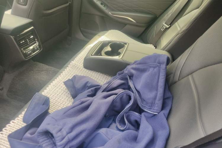 Used Toyota Avalon 2019 Dual-Engine 2.5L XLE Prestige Version China V Standard Left Rear Seat