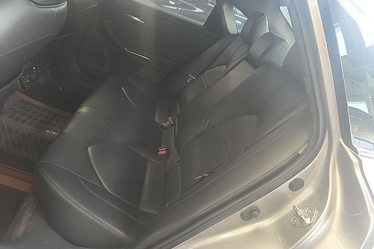 Used Toyota Avalon 2019 2.0L XLE Premium Edition China VI Left Rear Seat